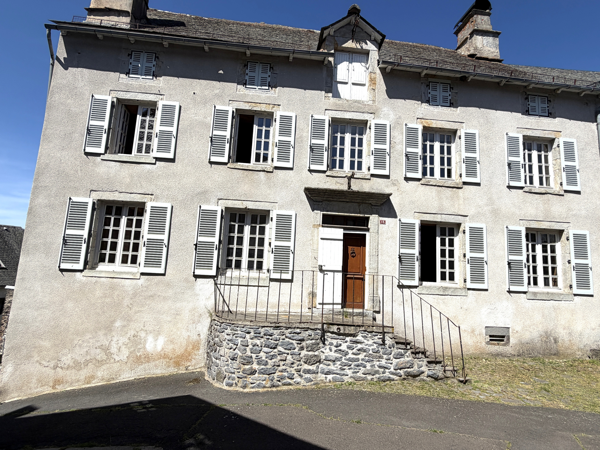 MARCENAT JOLIE MAISON DE MAITRE 220M2 AVEC VUE PANORAMIQUE S